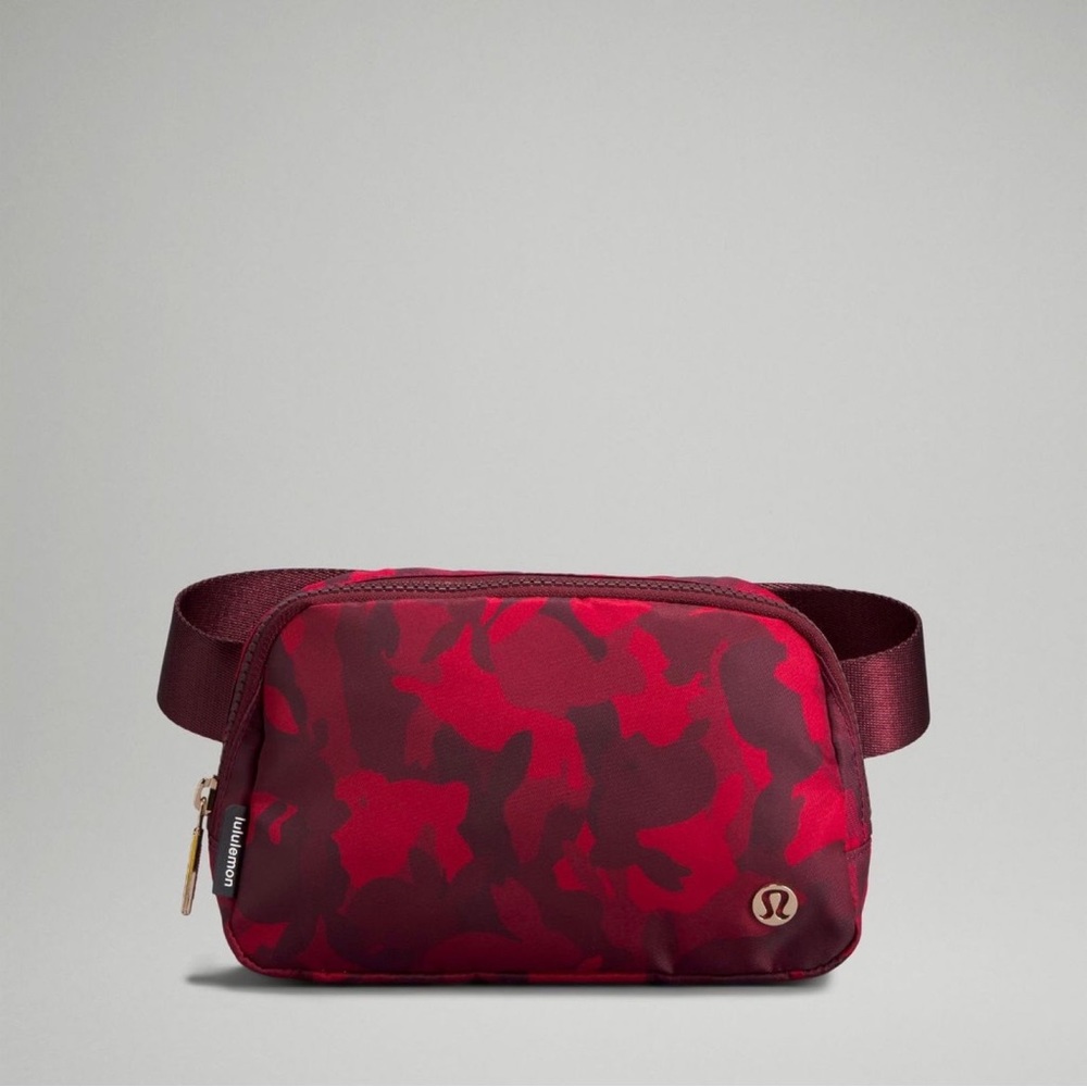 Lululemon EBB Belt Bag Bunny